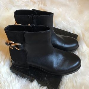 Sam Edelman black booties size 7.5